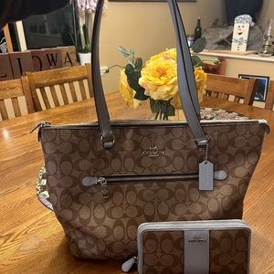 Coach purse and matching wallet